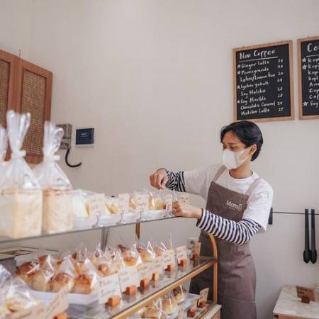 Tips Sukses Memulai Bisnis Kuliner Toko Roti dan Perhitungan Modal Awal